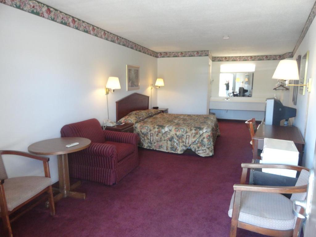 Relax Inn - Warrenton Room photo